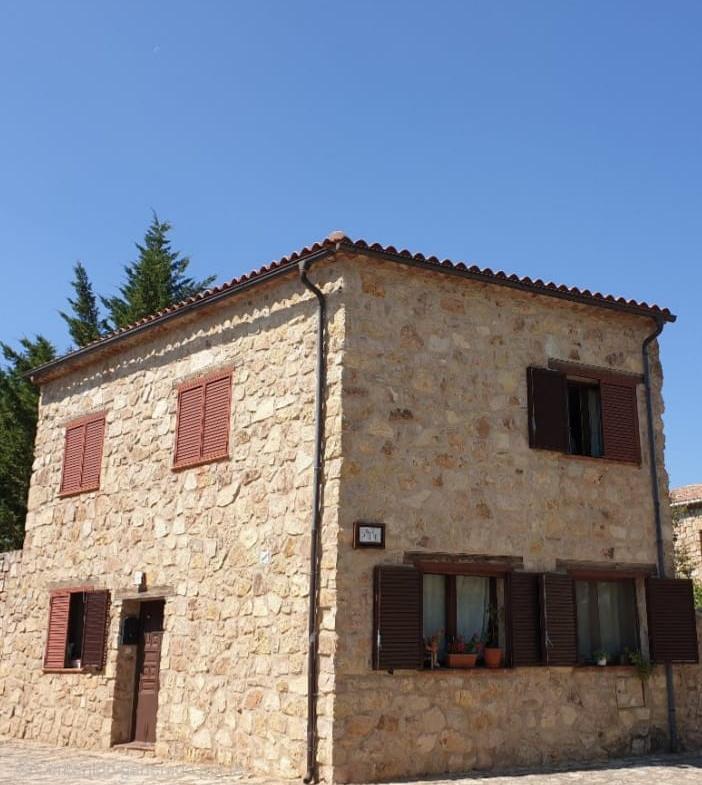 Se vende preciosa y luminosa casa independiente en Medinaceli,