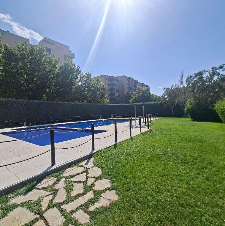 Piso en venta en Calle Ibón de Catieras, Miralbueno