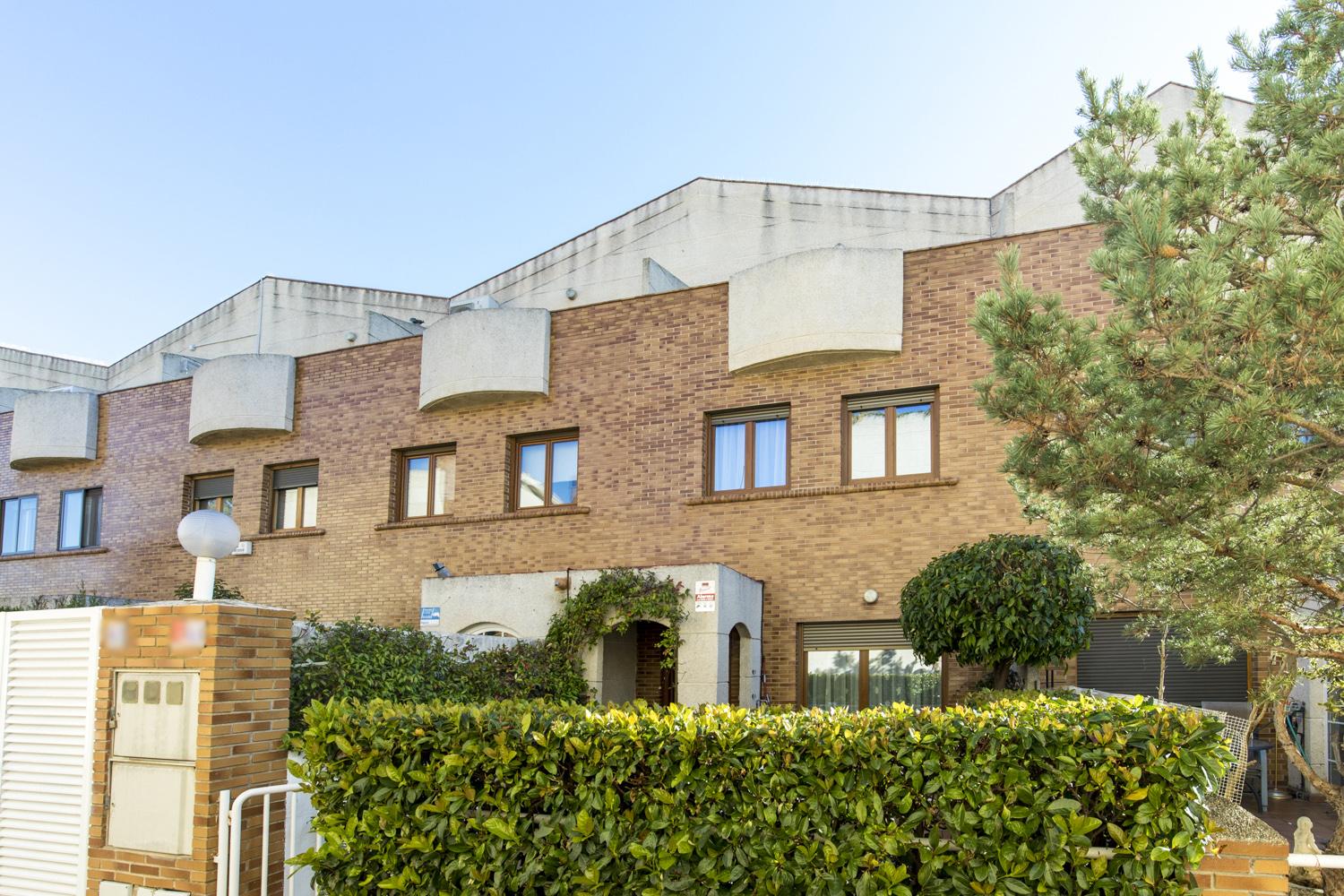Chalet adosado en venta en Camino del Pilón 141, Miralbueno